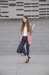 Giacca in camoscio, tocchi di rosa e applicazioni: 3 trend e un look da giorno!