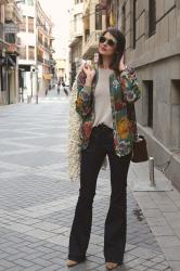 Bomber flores + pantalones flare