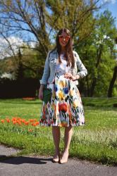 floral skirt with green clutch