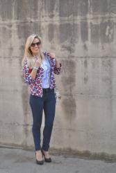 OUTFIT : PRINTED BLAZER, SKINNY JEANS AND HEELS - COME ABBINARE UN BLAZER STAMPATO -