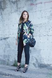 Bomber de estampado tropical