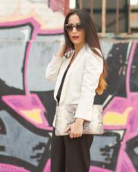 Outfit en Blanco y Negro con Blazer, Pantalones Culottes y Sandalias cruzadas de tacón