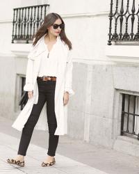Blusa con mangas acampanadas y gabardina