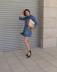 VESTIDO DENIM & FLECOS