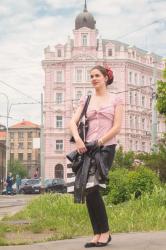 Ein Shopping-Trip durch Prag in einer Retro-Bluse von Lena Hoschek