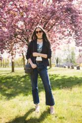 Outfit: crop top, kickflare Levi's and cherry blossoms