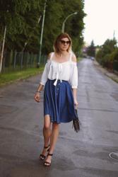 1022 ==> white blouse & denim skirt