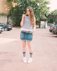 OUTFIT: Stan Smith, Denim Skirt & Striped Shirt