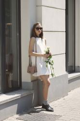 White dress + pastel pink bag