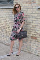 Chic floral dress with timeless accessories