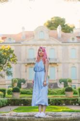 Look: La robe longue bleu pastel