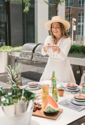 How to Host a Healthy Outdoor Dinner Party