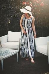 Copricostume a righe | Striped beach robe at the pool