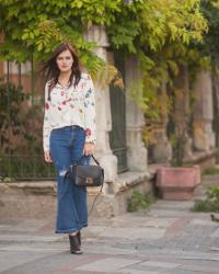 FLORAL BLOUSE, CROPPED FLARES AND NEW BAG