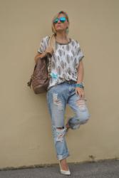 OUTFIT: BOYFRIEND RIPPED JEANS AND FELICIA MAGNO T-SHIRT