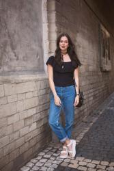 Outfit: platform sandals, mom jeans