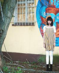♥ I think I've seen a ghost, she walks along this coast;