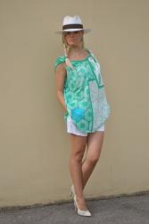 OUTFIT: GREEN OVERSIZE TOP TANK , WHITE SHORTS AND PANAMA HAT - CANOTTA ASIMMETRICA FELICIA MAGNO -