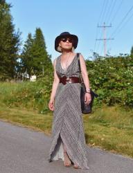 Red carpet natural:  striped maxi-dress, corset belt, open-toed booties, and floppy hat 