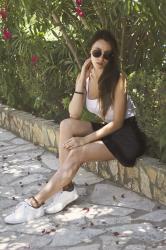 Suede skirt & sneekers