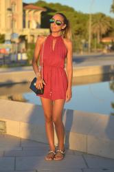 Tutina rossa e sandali gioiello 
