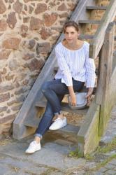 Sportive Streifen - Bluse, Jeans & Turnschuhe