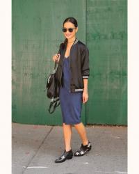 COPY HER LOOK: JAMIE CHUNG CASUAL OUTFIT - look autunnale casual abbinamento bomber e abito lingerie -