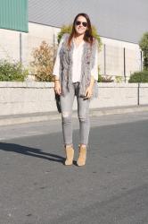 LOOK: CHALECO PELO GRIS