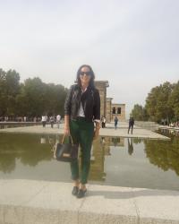 OUTFIT CON PANTALÓN VERDE DE ZARA Y TOPITOS