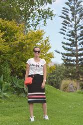 OUTFIT CON FALDA Y ADIDAS SUPERSTAR 