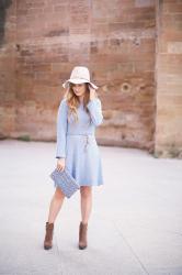 LOOK CON VESTIDO DE PUNTO AZUL