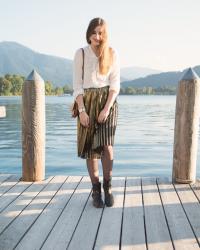 OUTFIT: Plissee Skirt and Suede Leather Bag