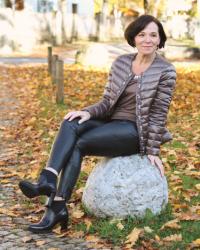 Sportliche Eleganz in edler Steppjacke und coolem Leder von Madeleine