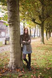 Outfit: grungy in military jacket and floral mini dress