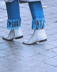 FRAYED JEANS