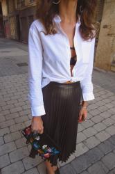 pleated skirt