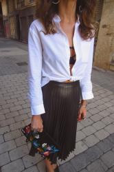 pleated skirt 