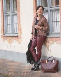 Zara Bouclé Jacke mit Pompons und Kunstleder Leggings in Bordeaux