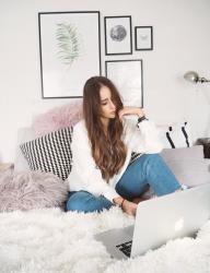 The Awkwardness of Explaining That You're A Blogger