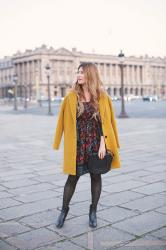 MUSTARD COAT AT PLACE DE LA CONCORDE PARIS