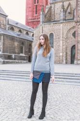 OUTFIT: Grey sweater and denim skirt in Maastricht