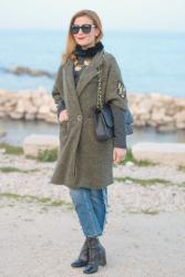 Wool embroidered coat: casual with elegance