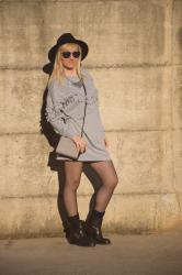 CASUAL WINTER OUTFIT - MAXI FELPA BIKER BOOTS, CALZE A RETE E CAPPELLO FEDORA -