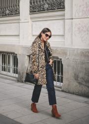 Camisa pijamera y abrigo de leopardo