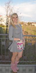 OUTFIT: GRAY DRESS - COME ABBINARE UN MINI ABITO A STIVALI BASSI -