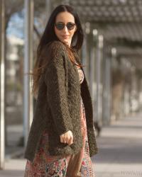 Aires Boho: Vestido estampado patchwork y botas altas de ante