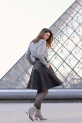Du gris, du noir, des paillettes et du cuir …
