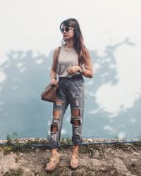 Tattered Boyfriend Jeans