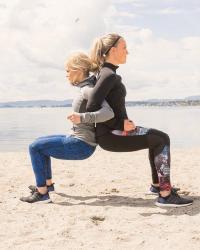 Tehotreeni ystävän kanssa? Katso 8 liikkeen tehokas tabata