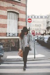 Carreaux & Sweater – Elodie in Paris